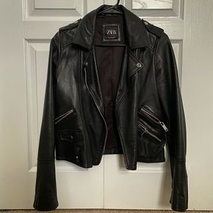 Small Zara leather jacket in EXCELLENT condition.
